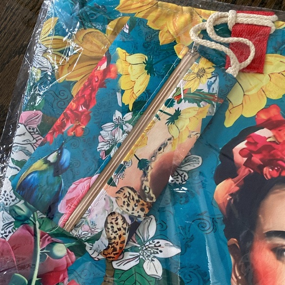 Frida Kahlo Waterproof Tote Bag and Pouch - Beach Bag - Multipurpose Tote - NEW - Picture 3 of 5